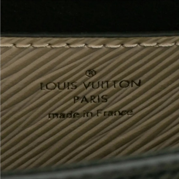 Louis Vuitton Black Leather Twist MM Shoulder Bag - Picture 10 of 11